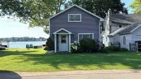 Wampler’s Lake Adorable 3-bedroom Lakefront Cottage 🏡🐟🛶☀️ - 4 tähden