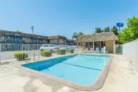 Motel 6 Kingsburg, CA - Strand