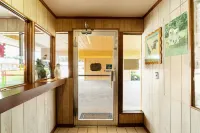 Capital O Parker Motel Clute Jackson Tx 332 - Homestays