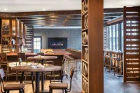 Delta Hotels Burlington - bars