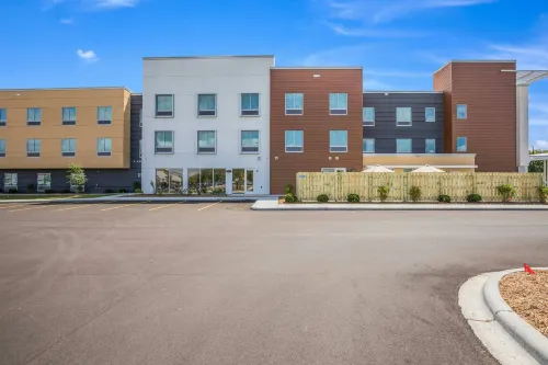 Fairfield Inn & Suites Whitewater - parking