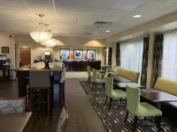 Hampton Inn Danville - parking