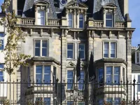 100 Princes Street Hotels near Central Library
