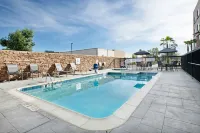 Fairfield Inn & Suites Chino - parking