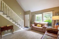 Walkable Overland Park Townhome w/ Patio - Apartments