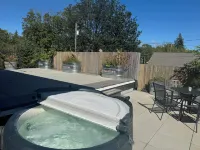 Perfect location! Downtown Beach & Ski Pad w/hot tub in the heart of Sandpoint. - 3-Star