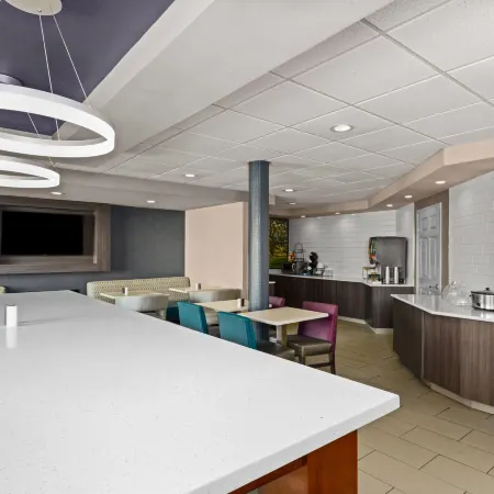 La Quinta Inn & Suites by Wyndham Jackson Airport