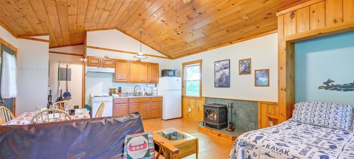 Cabin w/ Hot Tub - Near Nantahala Outdoor Center! Hotels in Swain County
