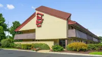 Red Roof Inn Richmond South Hotels near Fort Stevens