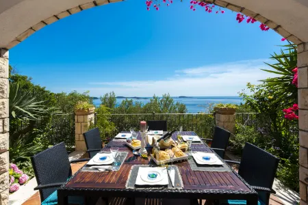 Mediterranean Villa with Astonishing View over the Adriatic Sea and Private Pool Отели в г. Млины