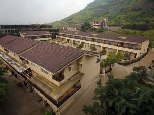 Misty Meadows, Lonavala