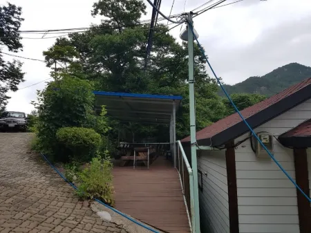 Goesan Hwayang Valley Geumsadam Pension Отели рядом с достопримечательностью «Goesanho»