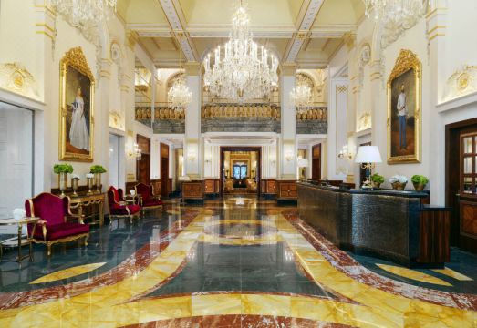 호텔 임페리얼의 황실급 침실