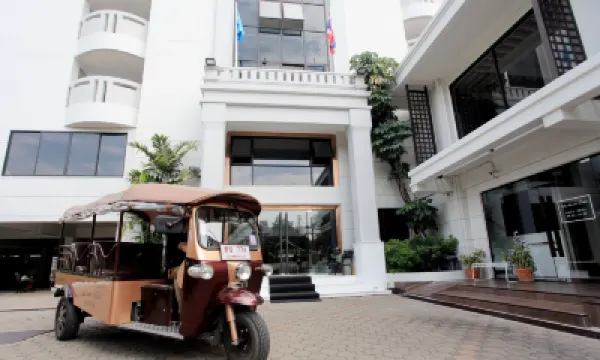 ชาโต เดอ สุขุมวิท โรงแรมใกล้สถานีบีทีเอสบางจาก