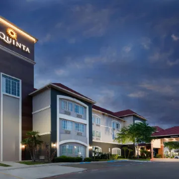 La Quinta Inn & Suites by Wyndham Laredo Airport