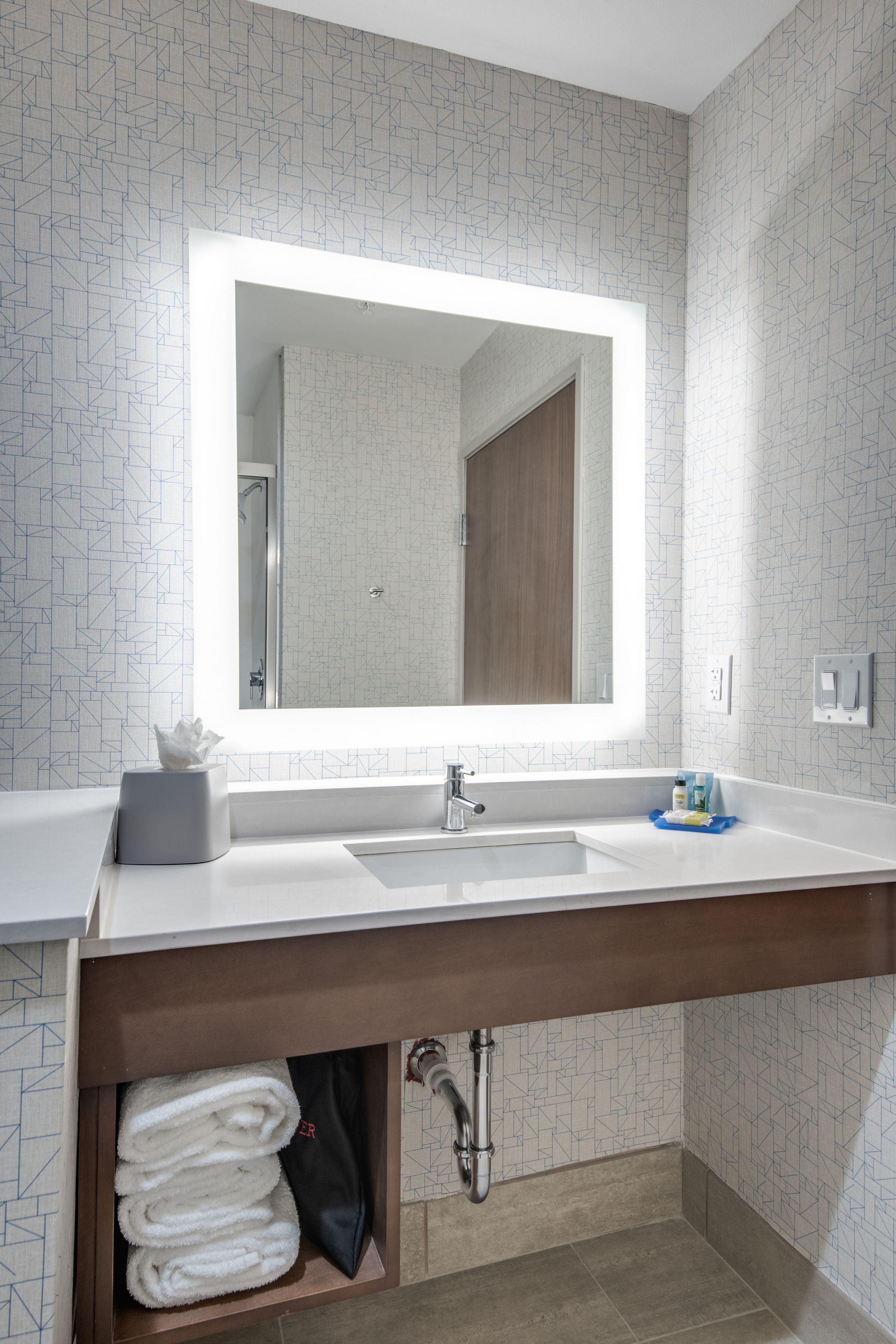 Holiday Inn Express & Suites Dallas North - Addison, an Ihg Hotel