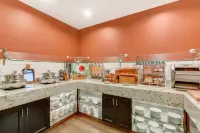 Hotel Fera Anaheim, a DoubleTree by Hilton - Breakfast
