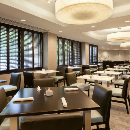 DoubleTree by Hilton Hotel & Suites Houston by The Galleria