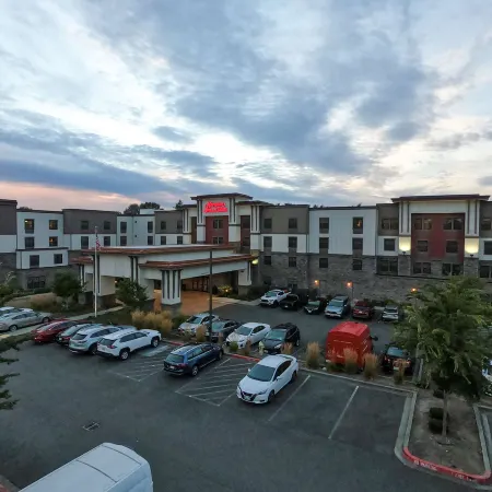 Hampton Inn & Suites DuPont
