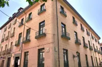 룸 메이트 로라  호텔