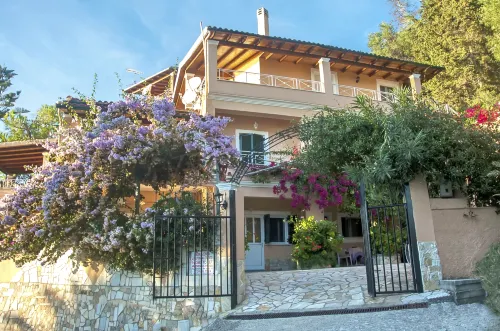 Holiday Studio Apartment Tonia - Pelekas Beach, Corfu Hotels in Parelia