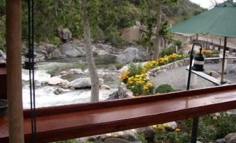 The Gateway Restaurant & Lodge