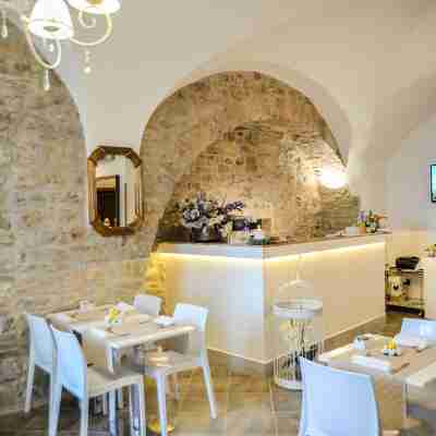 Suite Assisi Dining/Meeting Rooms