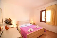 Albergo Li Troni Hotel in zona Spiaggia Li Cuppulati e Li Cucutti