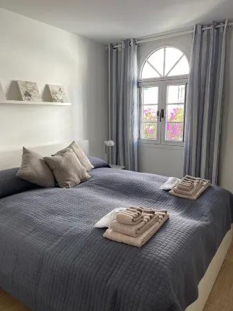 Frontline Marina Apartment with Private Roofterrace and Seaview by El Sirocco