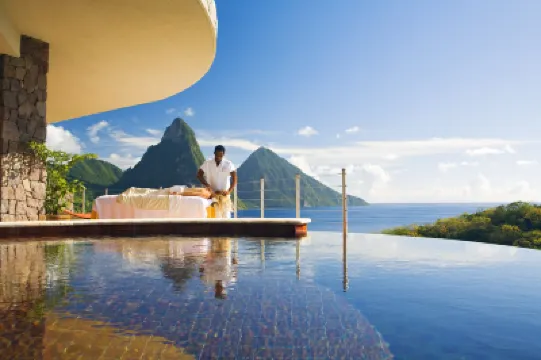 Jade Mountain Hotels in 