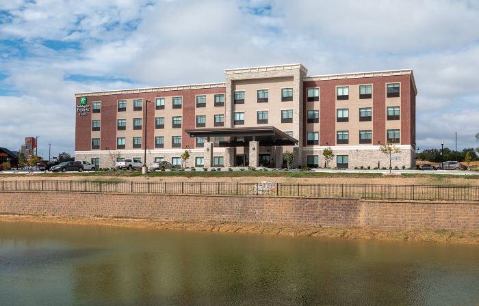Holiday Inn Express & Suites WENTZVILLE ST LOUIS WEST by IHG
