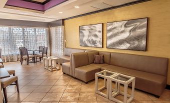 Holiday Inn Express & Suites Farmington