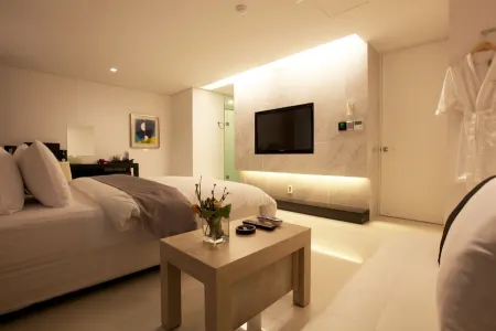 Yuwon Hotel
