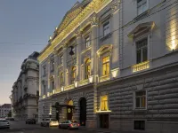 Áurea Ana Palace by Eurostars Hotel Company Hotels near Chain Bridge