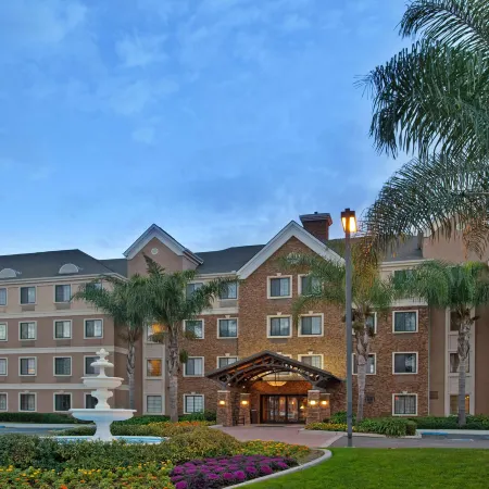 Sonesta ES Suites San Diego - Sorrento Mesa Отели рядом с достопримечательностью «Институт Солк»