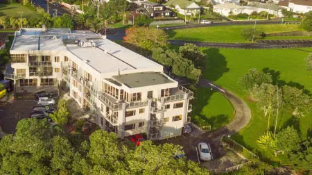 Ocean Breeze Hotel Отели рядом с достопримечательностью «Девонпорт Музеум»