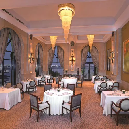 Shangri-La Hotel Apartments Qaryat Al Beri Отели рядом с достопримечательностью «Торговый центр Mazyad»
