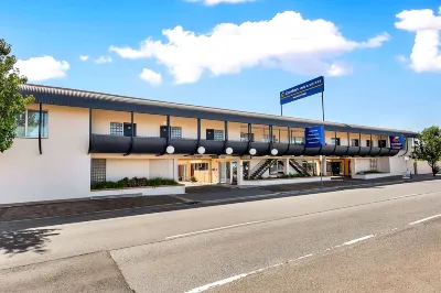 Comfort Inn & Suites Manhattan Hotels in Kilburn