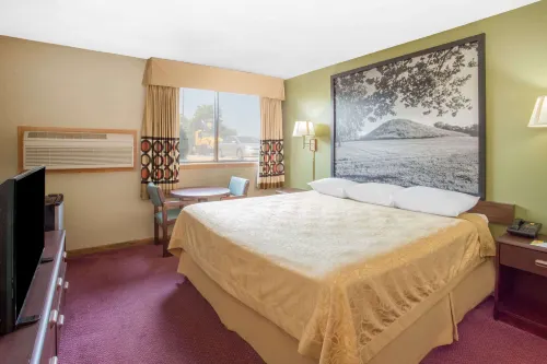 Super 8 by Wyndham Normal Bloomington Hotels in Normal