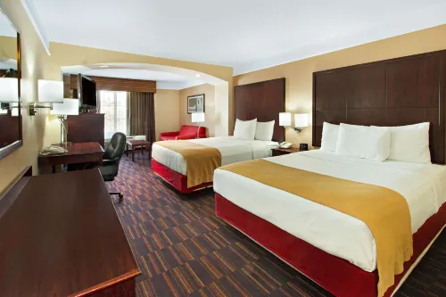 La Quinta Inn & Suites by Wyndham Albuquerque Midtown - 2つ星