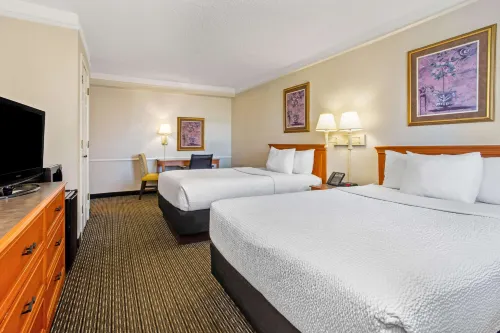 La Quinta by Wyndham Pinellas Park St Peterburg Clearwater - Pools