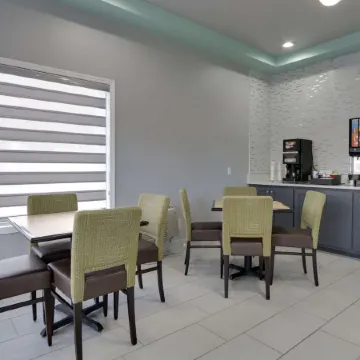 Travelodge by Wyndham Calhoun South I-75