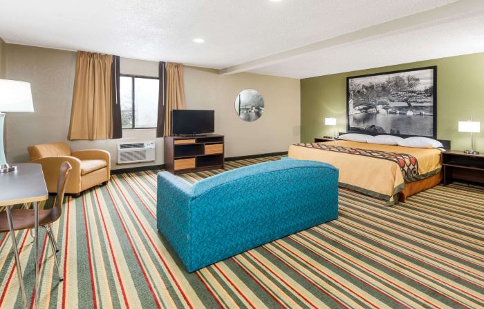 Super 8 by Wyndham Bloomington