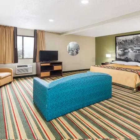 Super 8 by Wyndham Bloomington