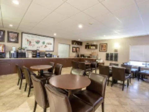Canalta Oyen Hotels in Oyen