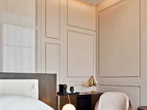 De Bonart Naples, Curio Collection by Hilton