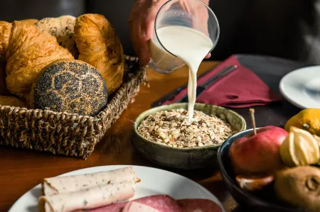 Castelnou Aparthotel Отели рядом с достопримечательностью «Мост Святого Михаила»