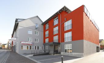 Hotel & Boarding House Schlosserwirt - Housity