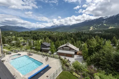 The Ironwood on Blueberry Hill Hotel di Whistler
