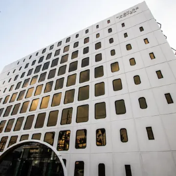 Justice Hotel Отели рядом с достопримечательностью «Школа Хорванг»